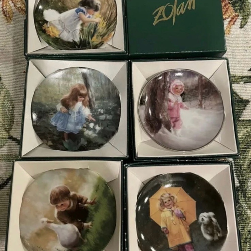 Ceramic Art Plates Set - Multicolor